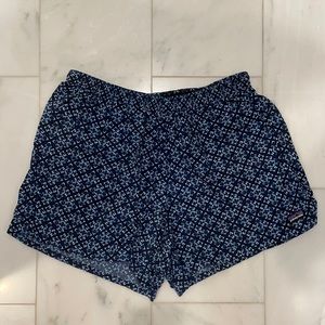 Blue patterned 5” Patagonia women’s baggies